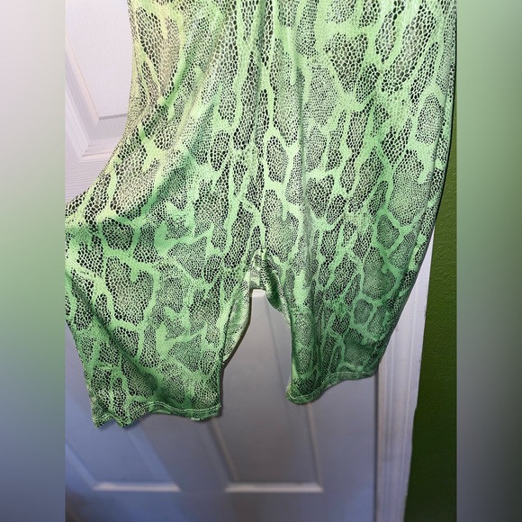 Fashion Nova💕 One Piece Shorts Jumpsuit - Picture 4 of 5